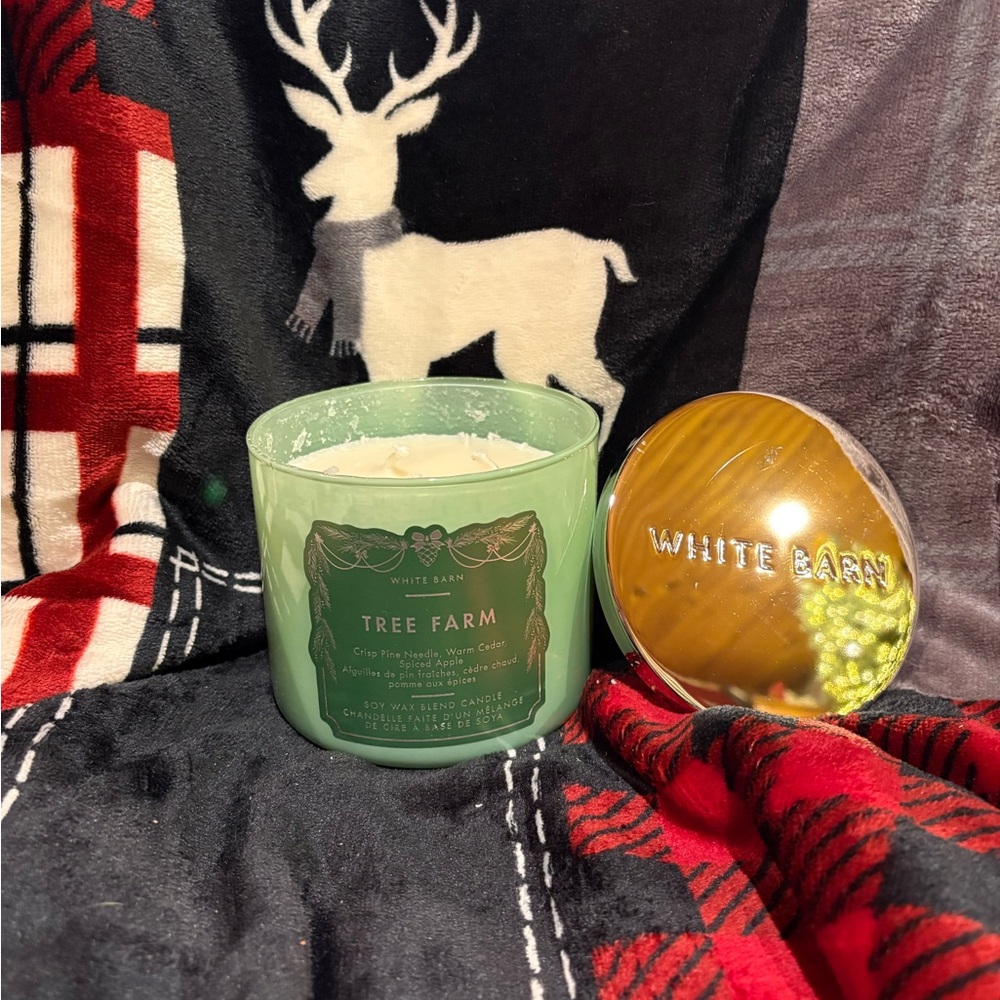 White Barn Tree Farm Candle - Forest Green